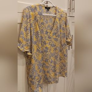 Eclair short sleeved yellow blouse